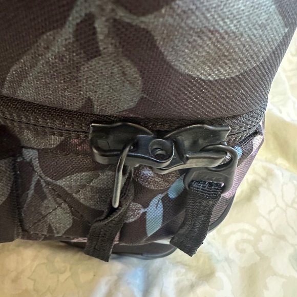 DaKine Split Roller Duffel Bag 85 Liter - Like New - Tropic Dusk Floral Colorway - Picture 12 of 16